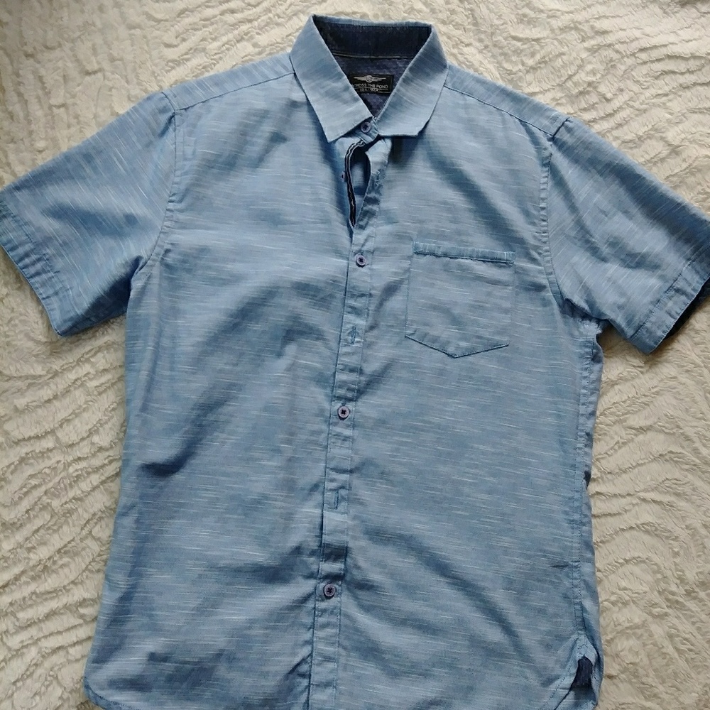 Men's M button up short sleeve